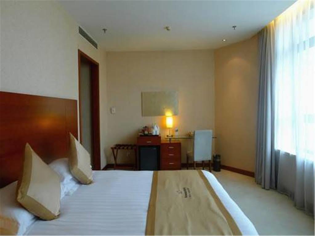 Radiance Hotel Shanghái Exterior foto